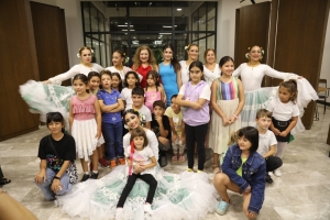 Paraguay dans grubu Ballet Movimientos, Mersin'de gösteri yaptı