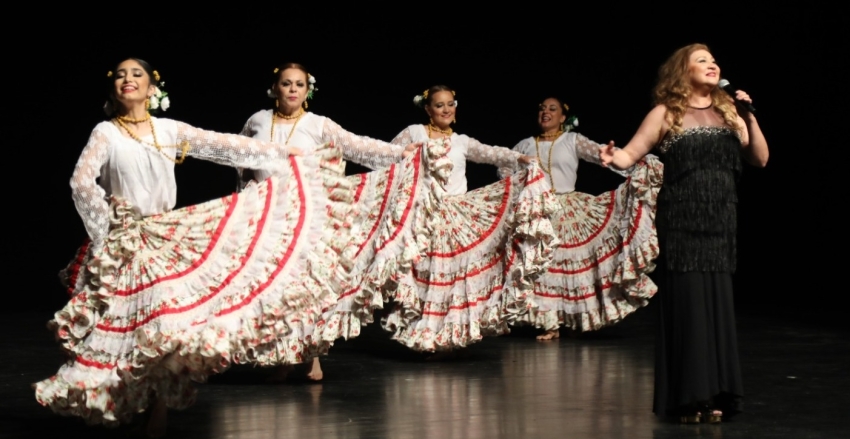 Paraguay dans grubu Ballet Movimientos, Mersin'de gösteri yaptı
